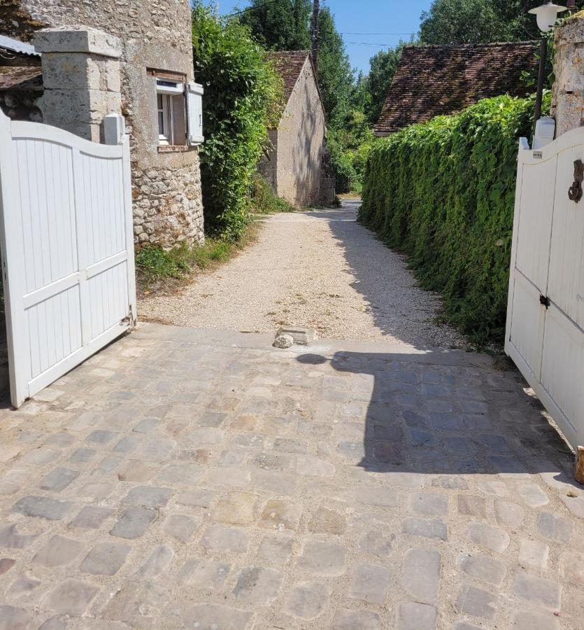 Gite De La Tour De Loire - 65 M2 Au Pied D'Une Tour De Gue Du 17Eme Siecle Mer ภายนอก รูปภาพ